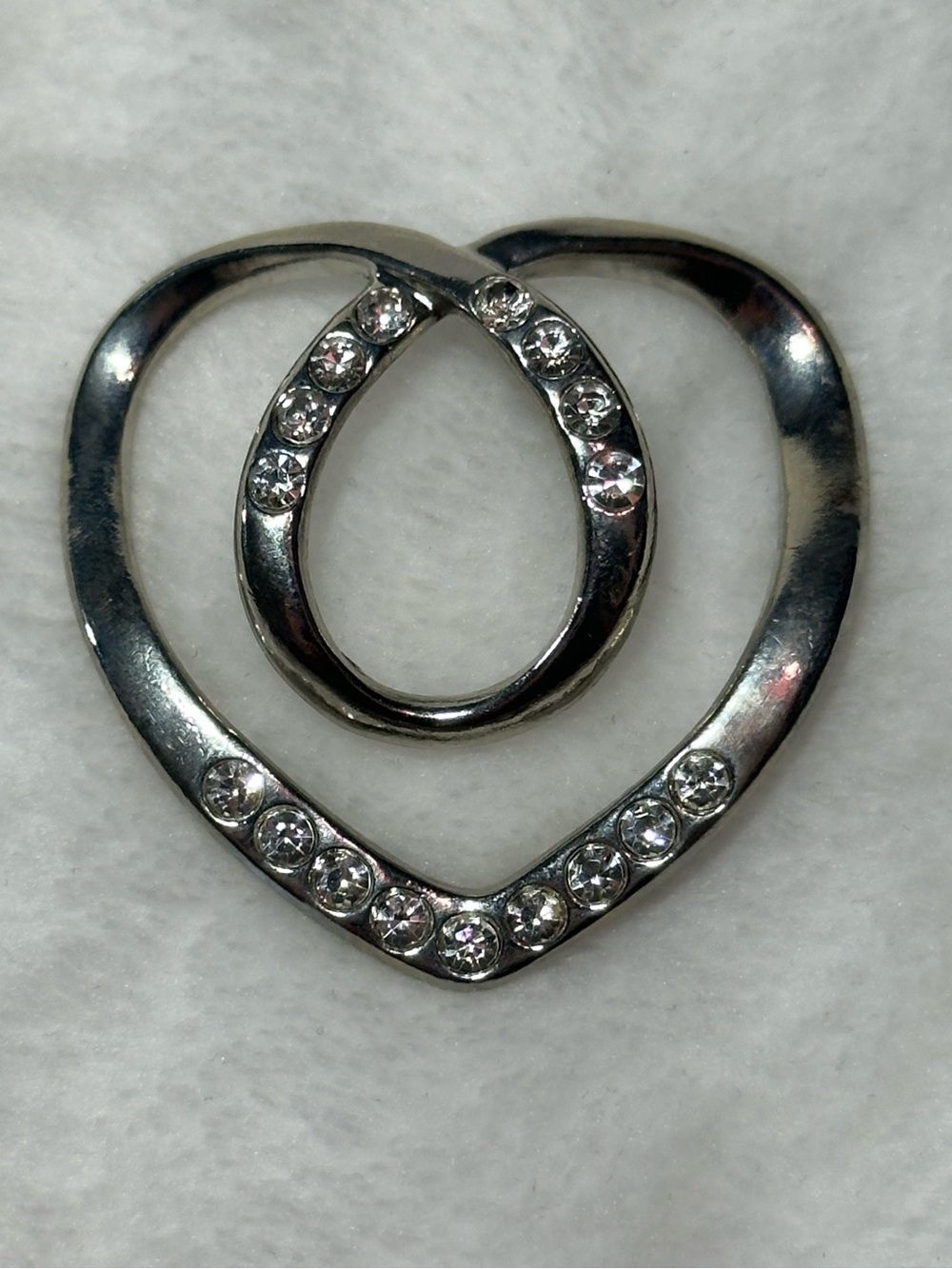 ✨ Vintage Silver Rhinestone Open-Frame Heart Scarf Clip ✨